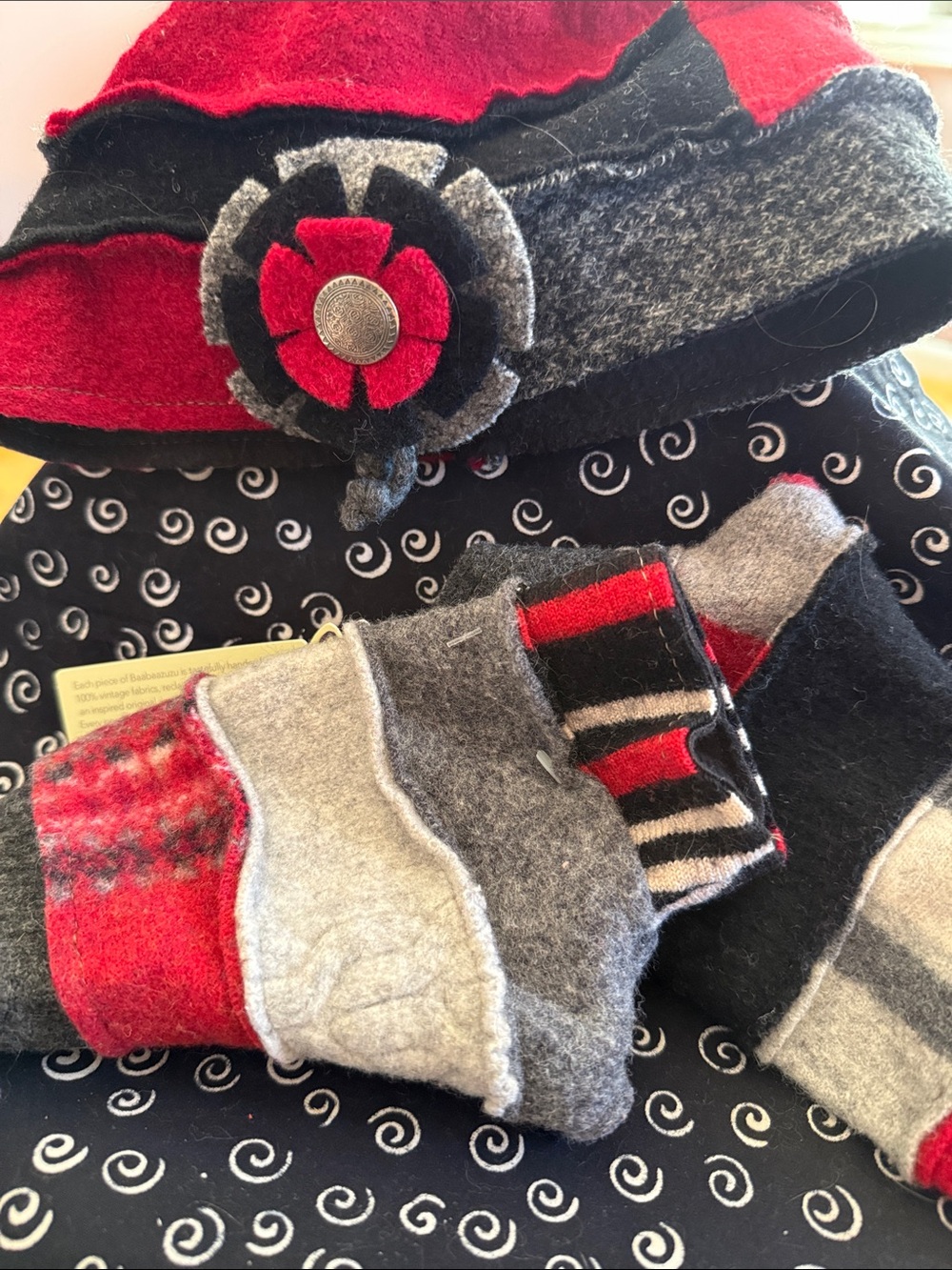 Baabaazuzu Hat & Fingerless Gloves set made from recycled vintage fabric NWT